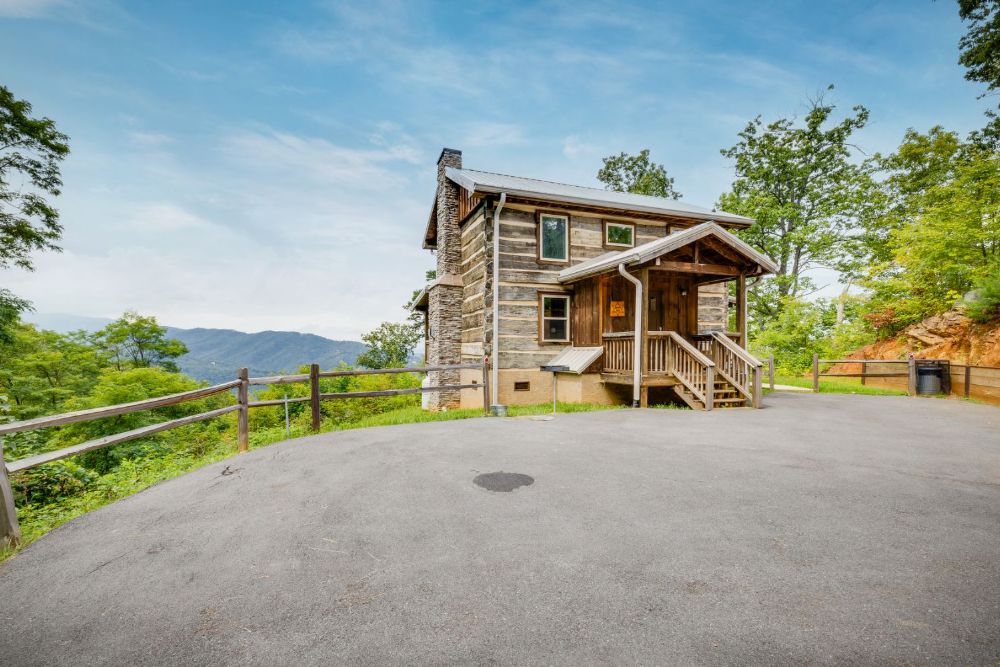 Gatlinburg Cabin - Sheriff's Cabin - Exterior