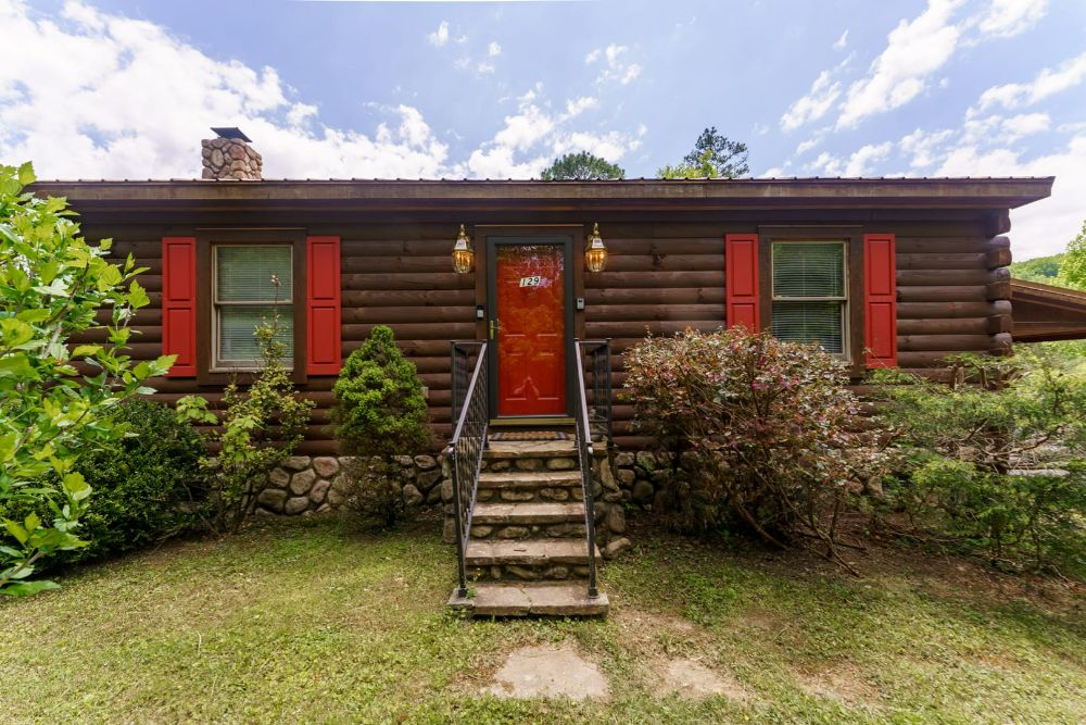 Pigeon Forge Cabin - Greenbrier Woods - Featured